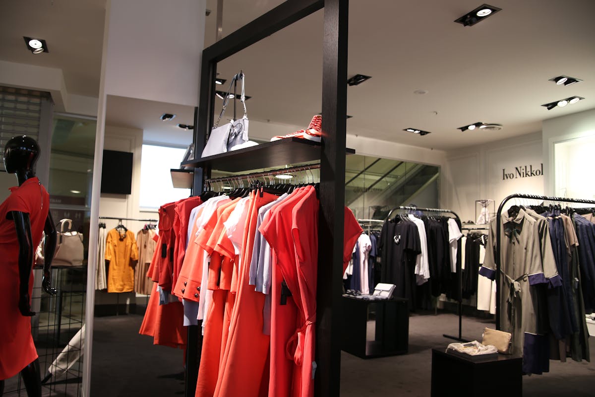 Shopping tips for different body types in a clothing store